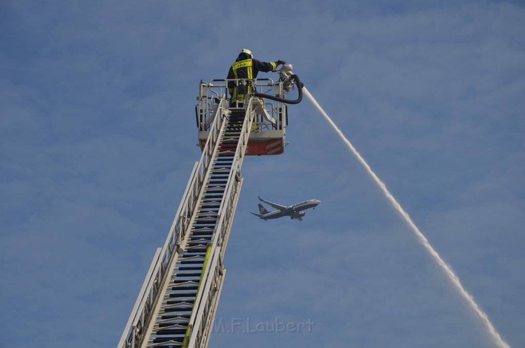 Grossfeuer Poco Lager Koeln Porz Gremberghoven Hansestr P879.jpg - Miklos Laubert